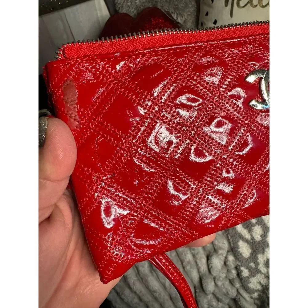 Pyramid embossed patent leather wallet red